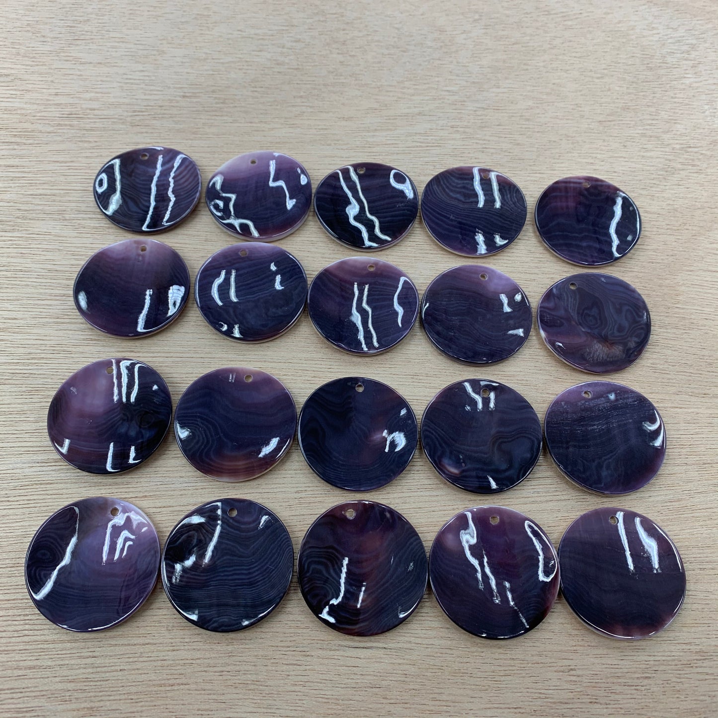 100pcs/pack Wampum Quahog Shell Purple Round Pendant  (Large/Medium/Small Wholesale)