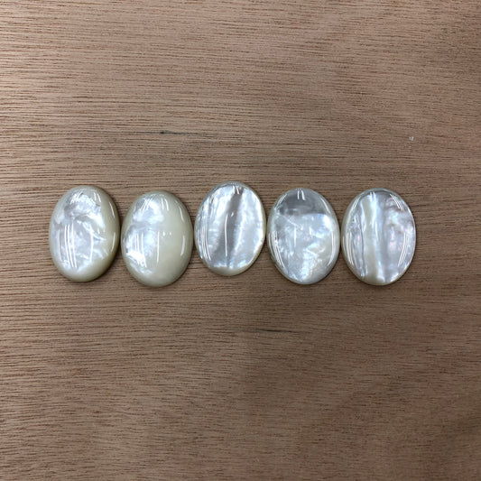 Natural White Mother Of Pearl Shell Oval Pendant 30x40mm